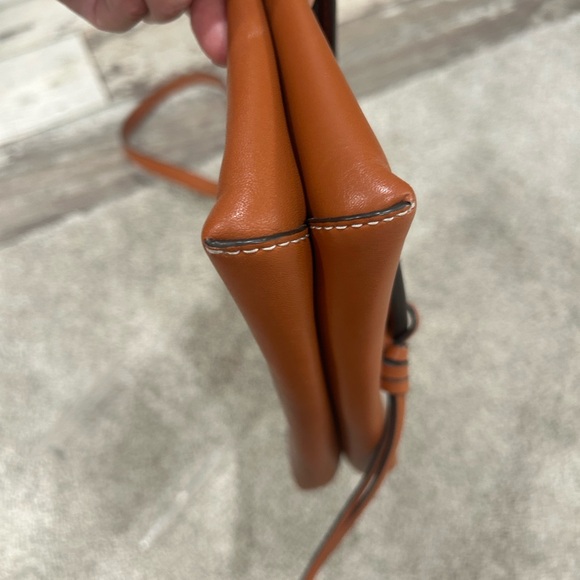 Tory Burch Miller Logo Leather Crossbody
Bag. Aged camello - Picture 8 of 12